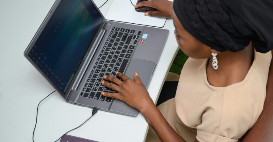 adeniji-abdullahi-a-rH5kewe_3IE-unsplash